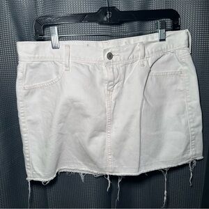 Old Navy Women’s White Denim Mini Skirt Size 6